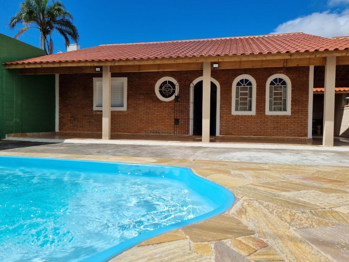 Confortável Casa Com Piscina E Churrasqueira A 100m Da Caraguatatuba