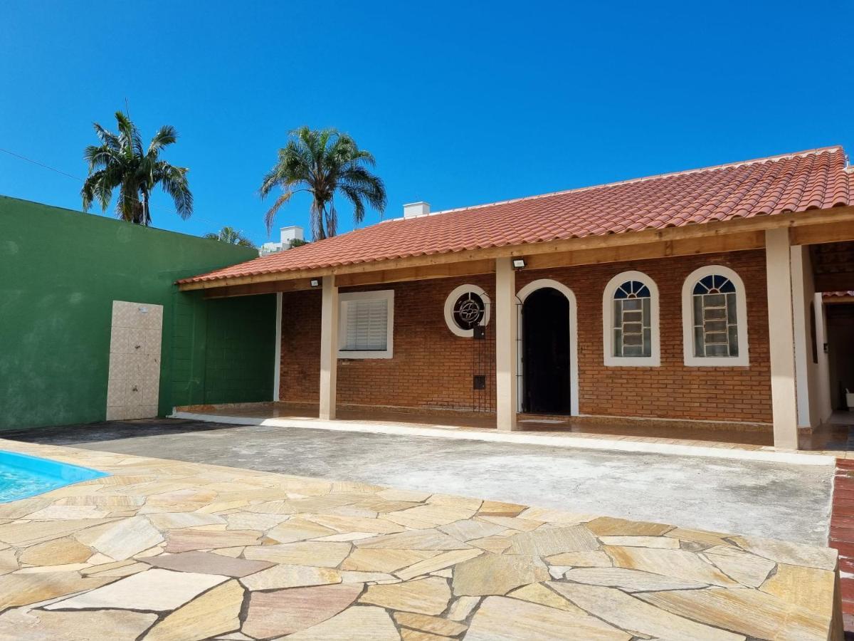 Confortável Casa Com Piscina E Churrasqueira A 100m Da Сasa de vacaciones Caraguatatuba